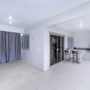https://casa-a-80m-da-praia.santa-catarina-brasil.com